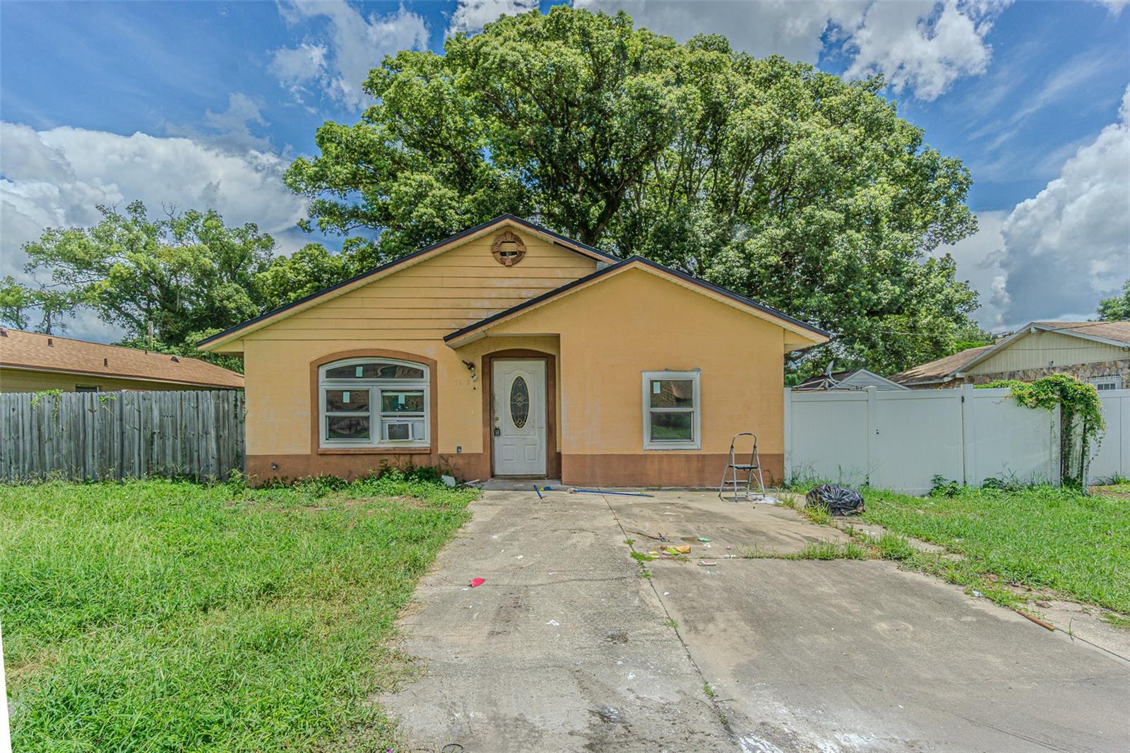 Single Family Residence in ZEPHYRHILLS, FL - Daniel Dourado