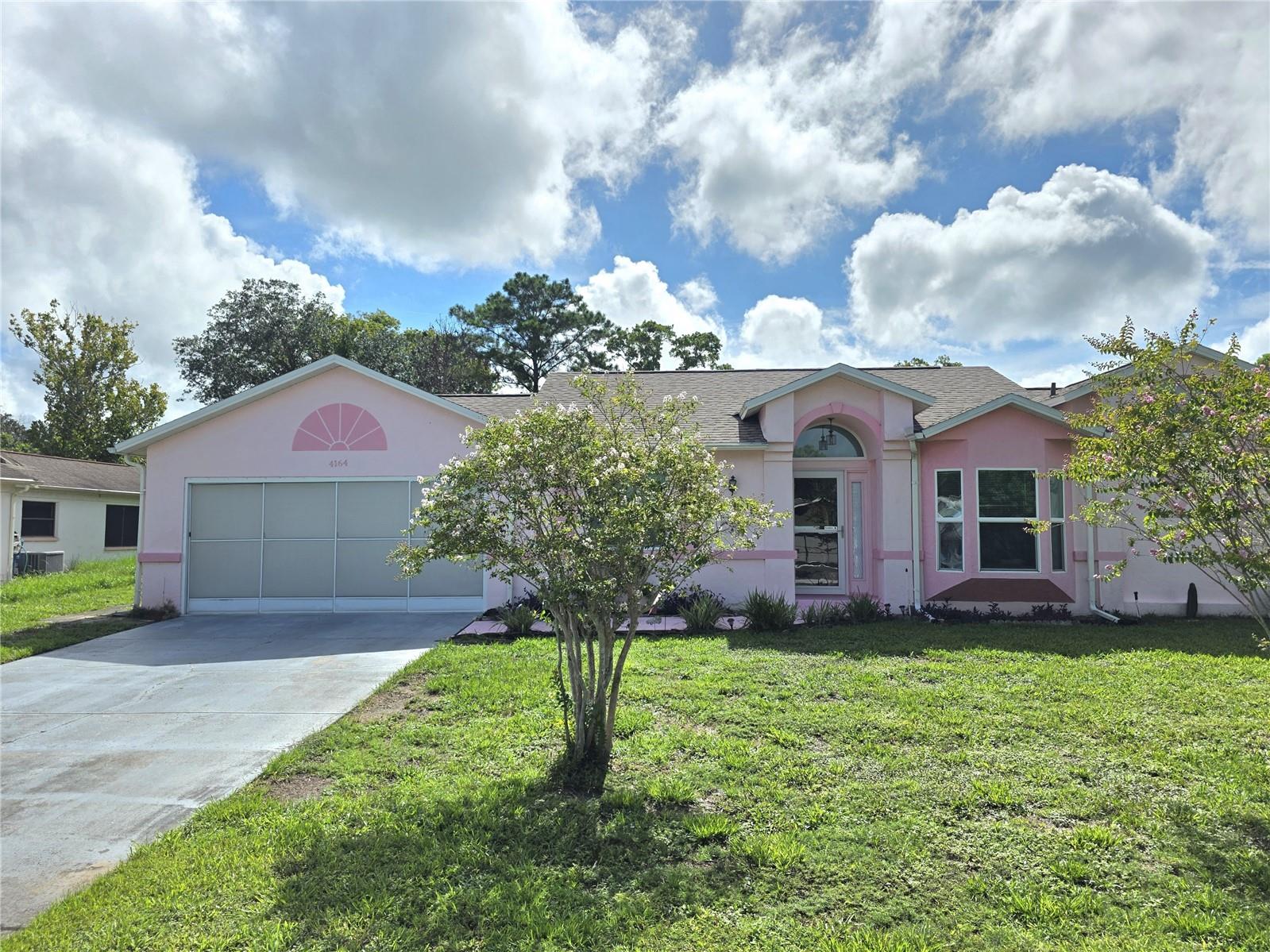 Single Family Residence in SPRING HILL, FL - Daniel Dourado