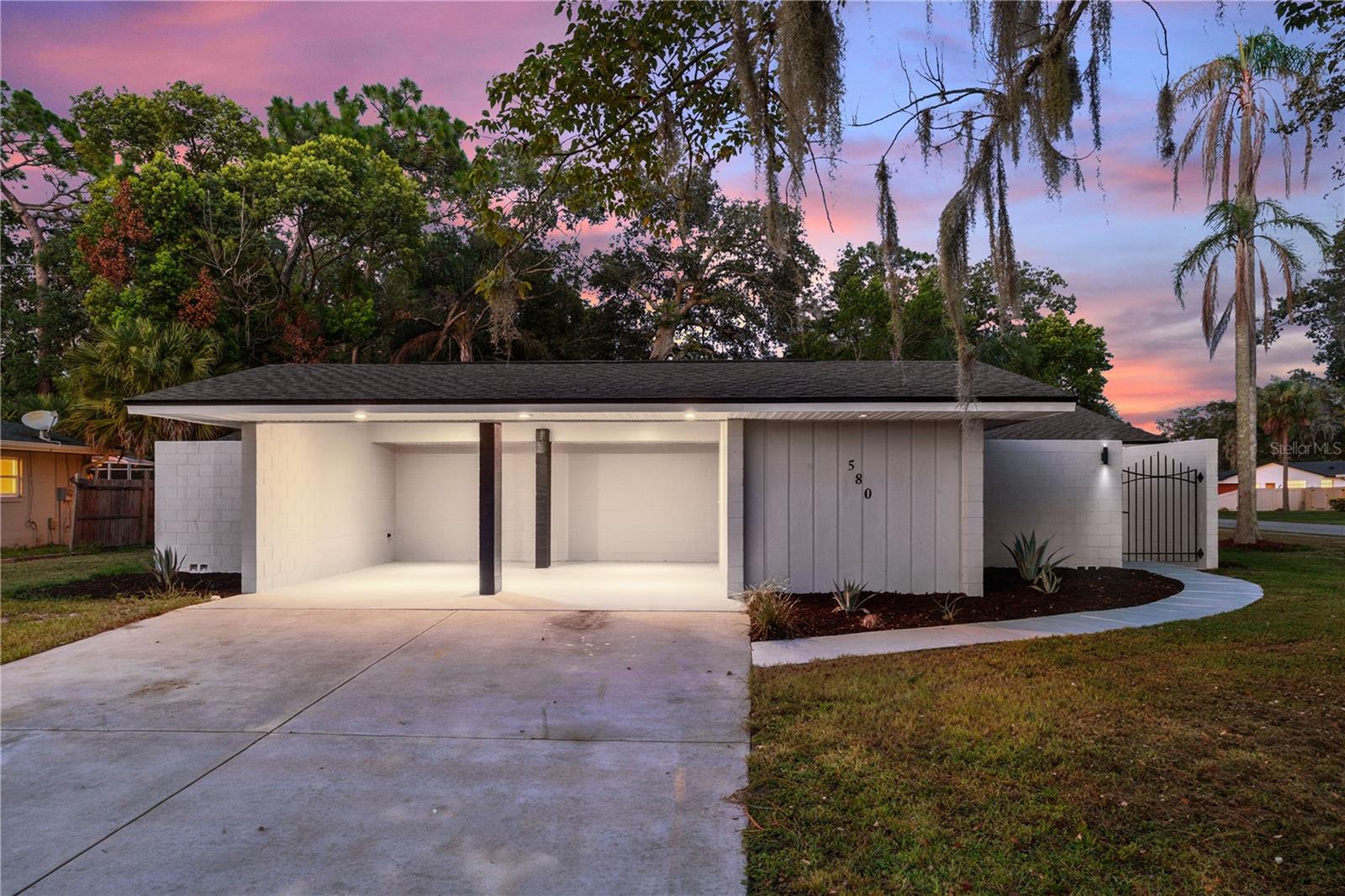 Single Family Residence in LONGWOOD, FL - Daniel Dourado
