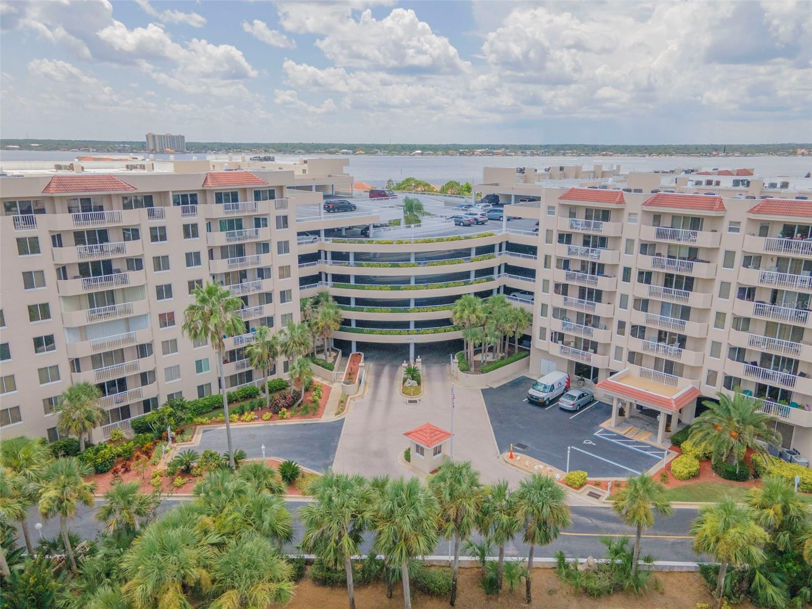 Condominium in DAYTONA BEACH, FL - Daniel Dourado