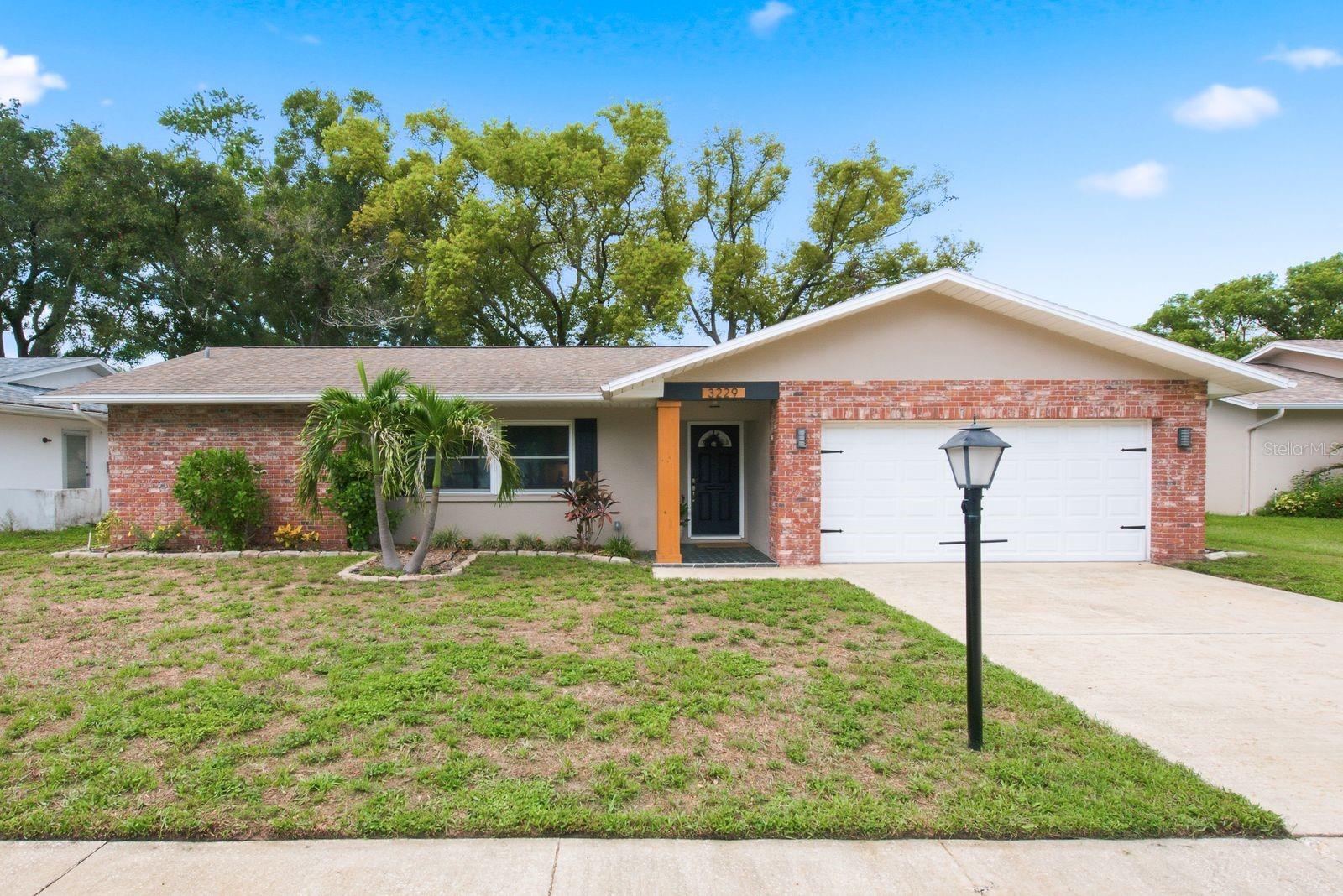 Single Family Residence in PALM HARBOR, FL - Daniel Dourado