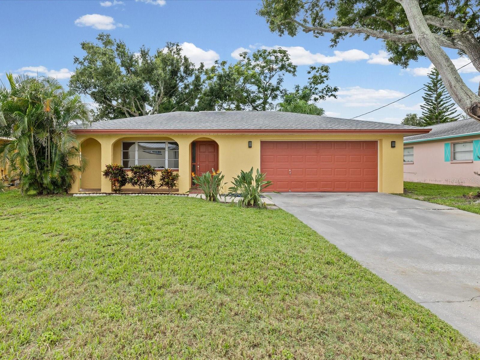 Single Family Residence em DUNEDIN, FL - Daniel Dourado