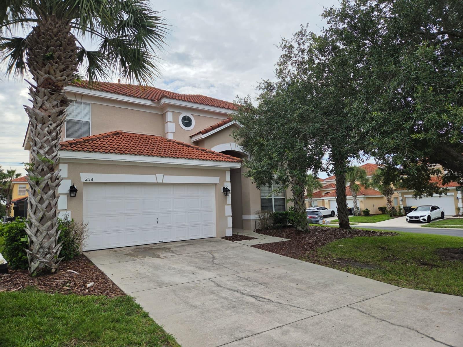 Single Family Residence in DAVENPORT, FL - Daniel Dourado