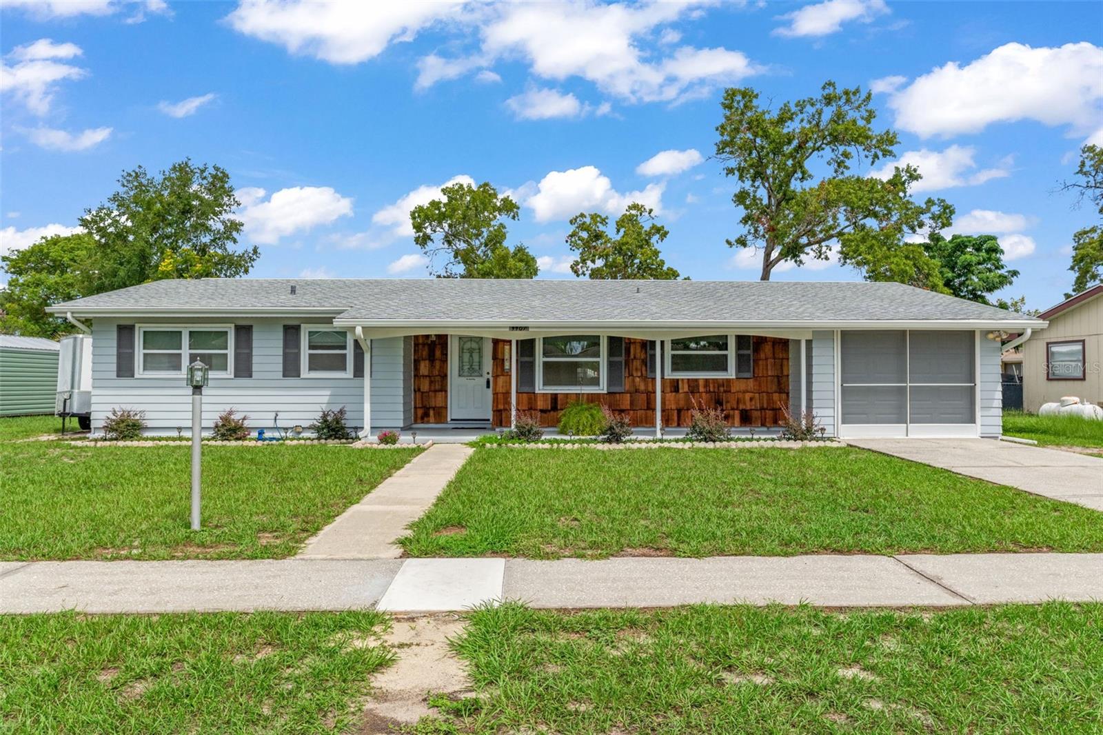 Single Family Residence in SPRING HILL, FL - Daniel Dourado