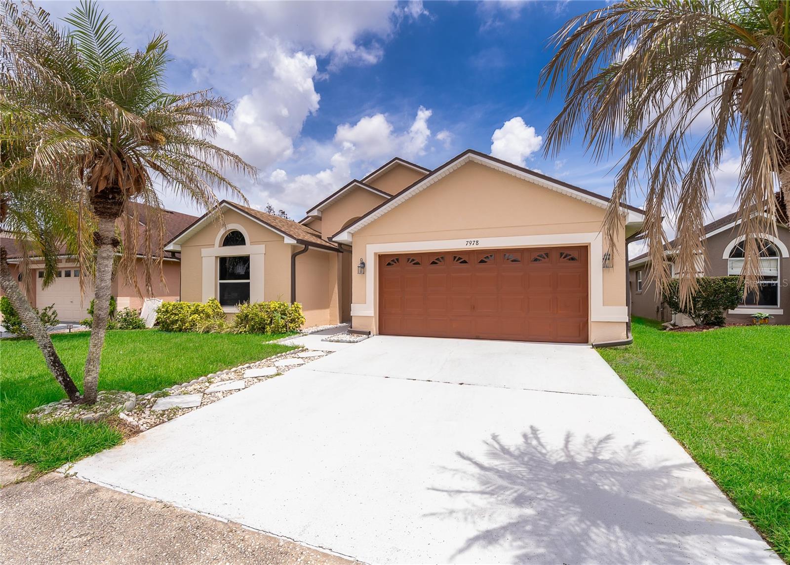 Single Family Residence in ORLANDO, FL - Daniel Dourado