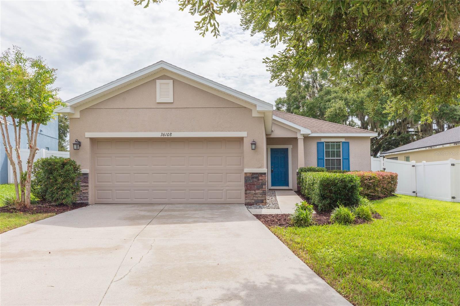 Single Family Residence in ZEPHYRHILLS, FL - Daniel Dourado