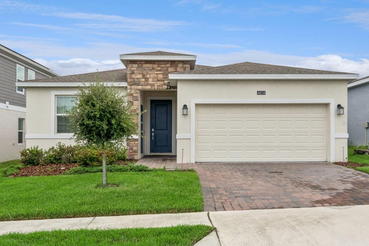 Single Family Residence in DAVENPORT, FL - Daniel Dourado