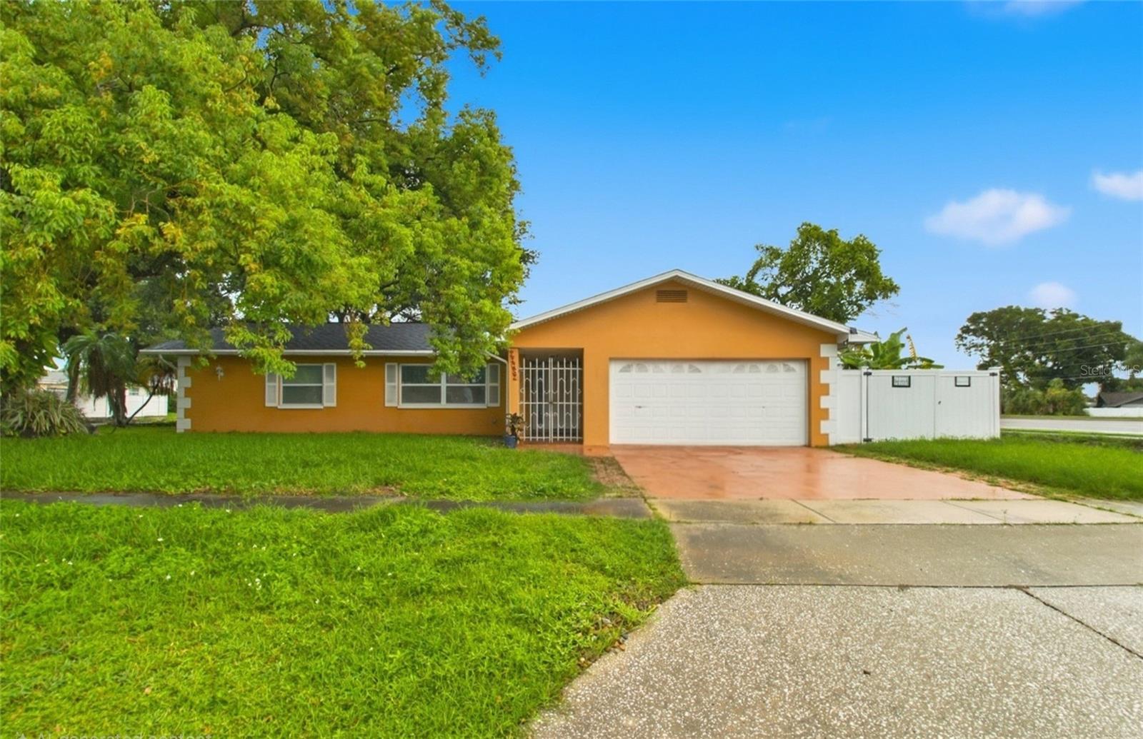 Single Family Residence in LARGO, FL - Daniel Dourado