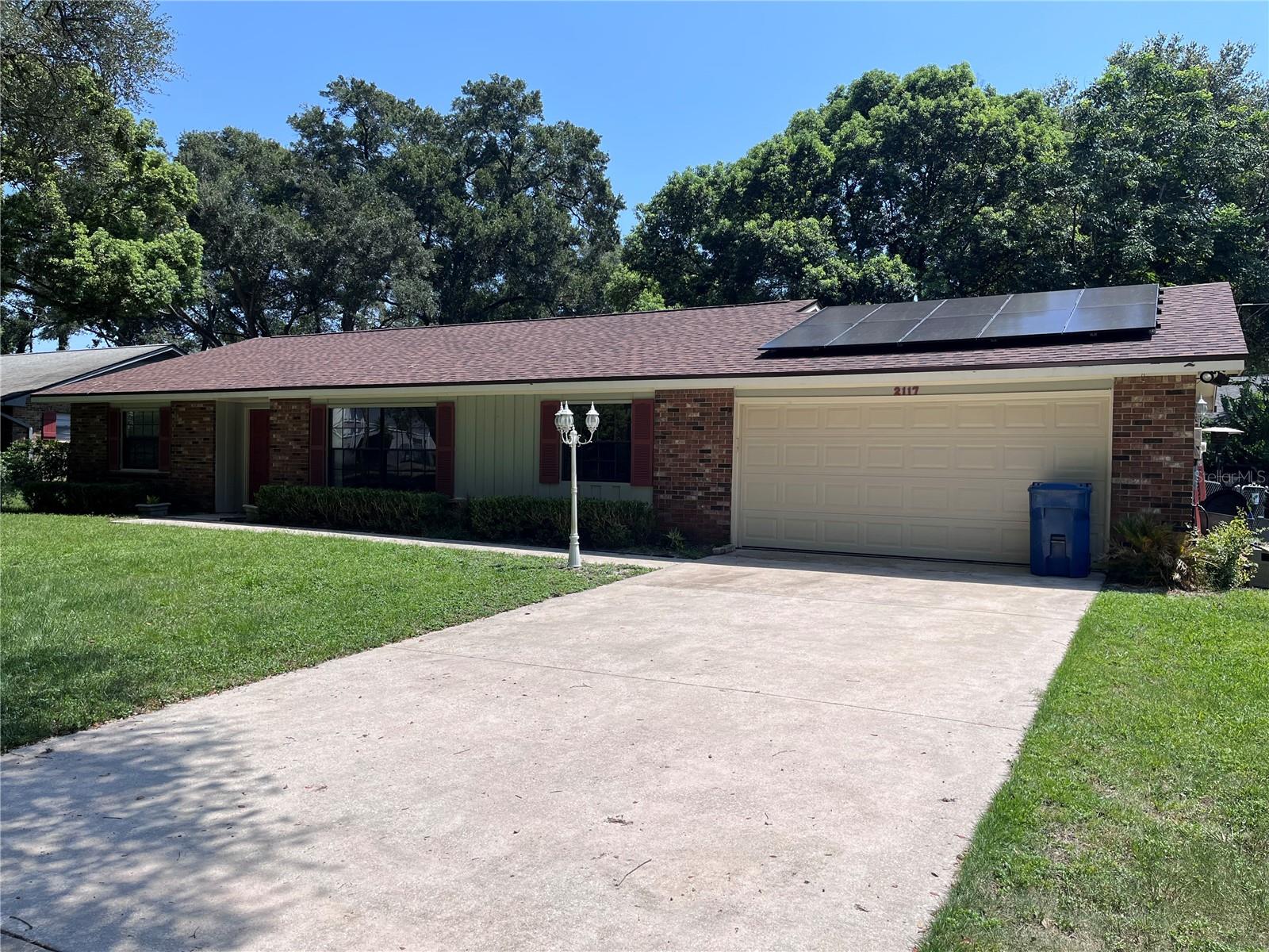 Single Family Residence in DELAND, FL - Daniel Dourado