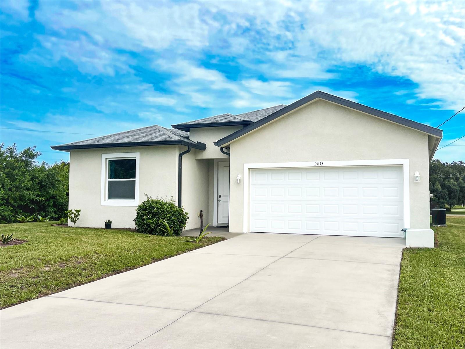 Single Family Residence in LABELLE, FL - Daniel Dourado