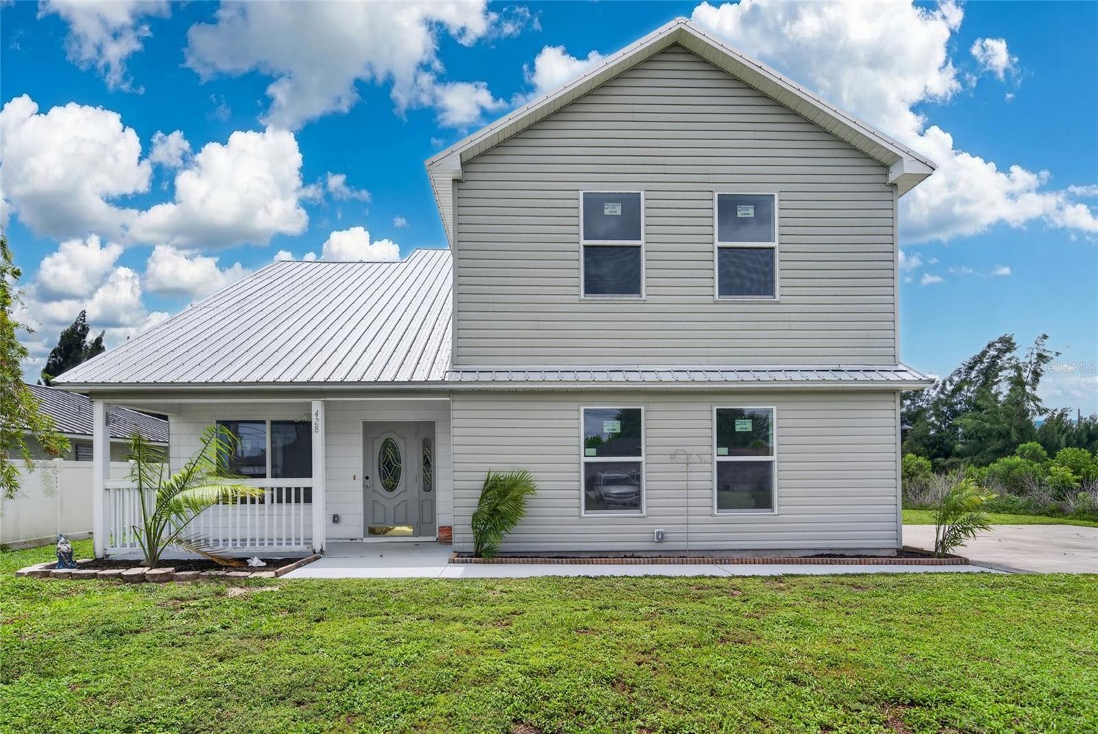 Single Family Residence in CAPE CORAL, FL - Daniel Dourado