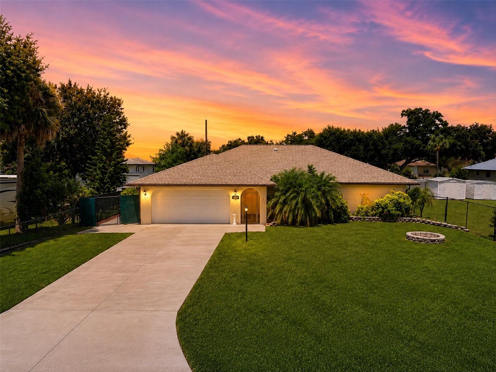 Single Family Residence em PORT CHARLOTTE, FL - Daniel Dourado