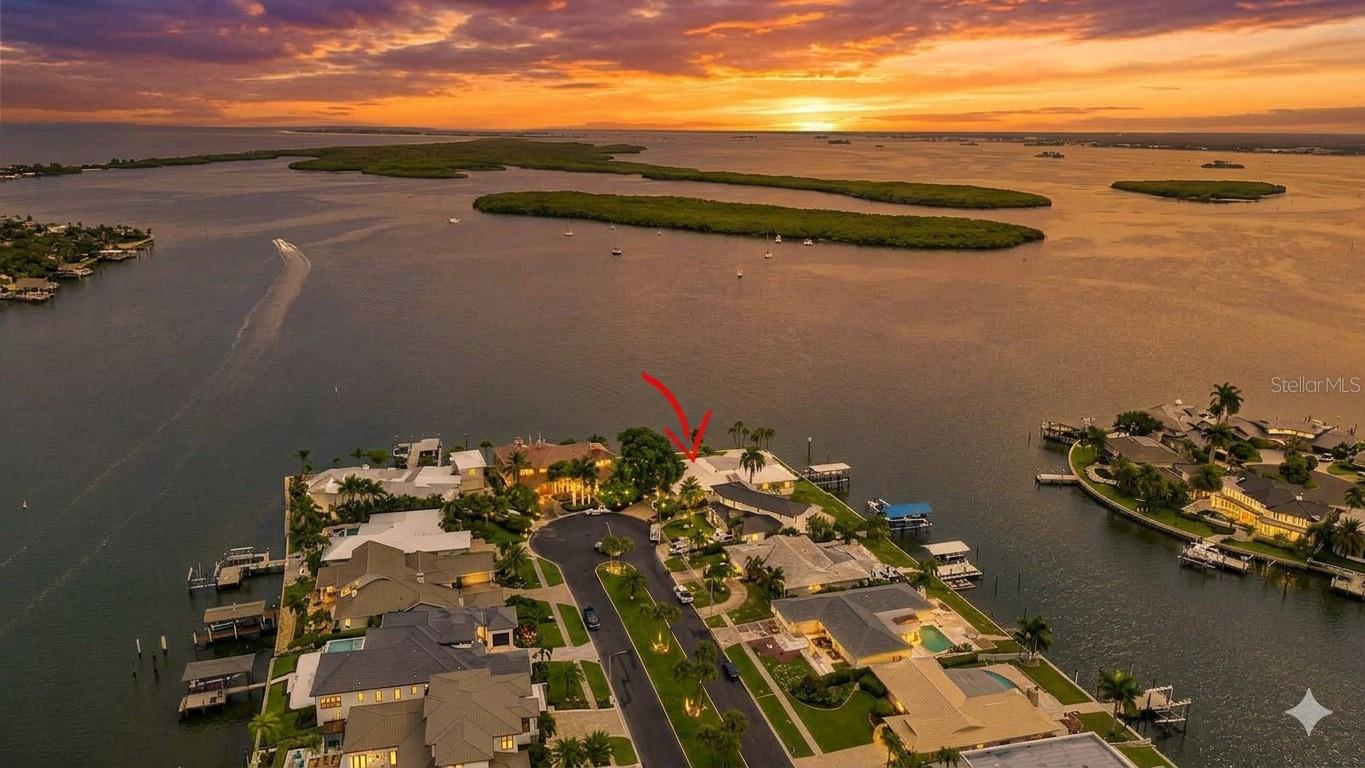 Single Family Residence em CLEARWATER BEACH, FL - Daniel Dourado