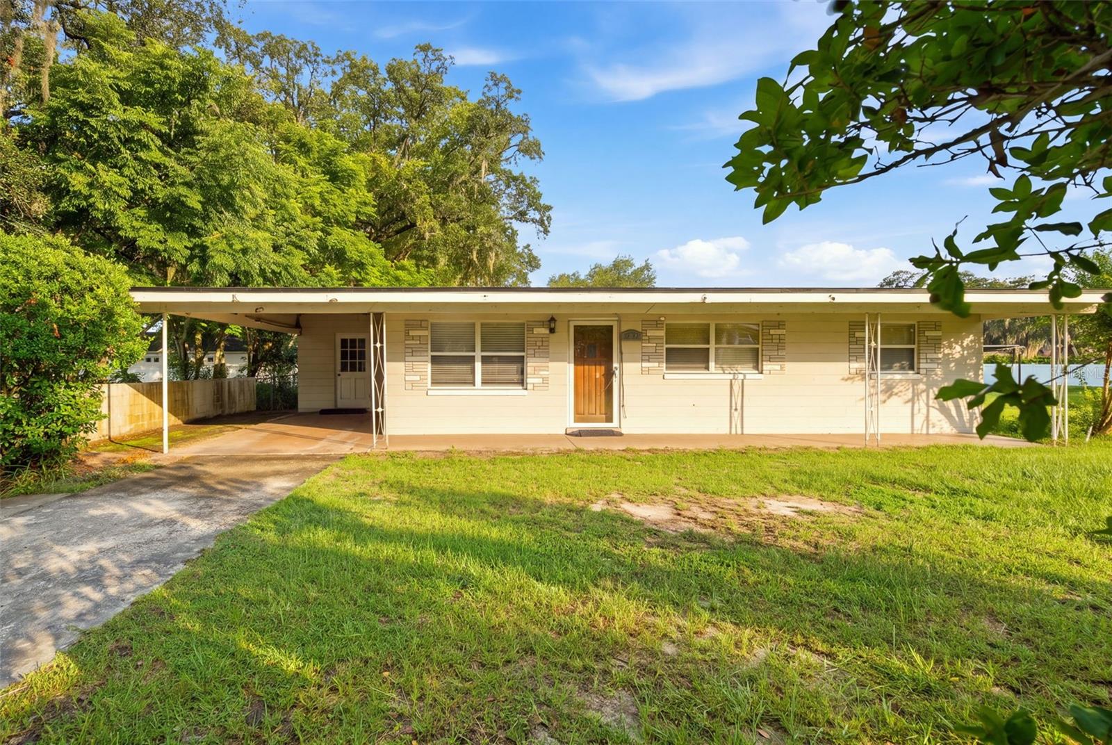 Single Family Residence in ALTAMONTE SPRINGS, FL - Daniel Dourado