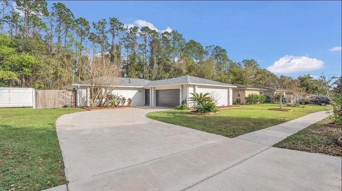 Single Family Residence in ORLANDO, FL - Daniel Dourado