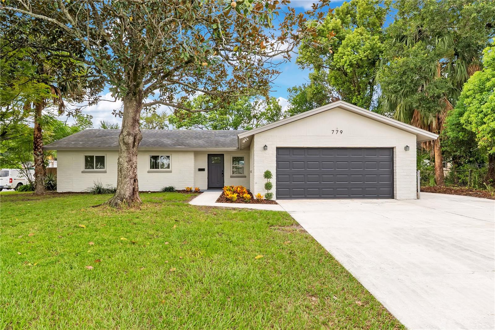 Single Family Residence in ORLANDO, FL - Daniel Dourado