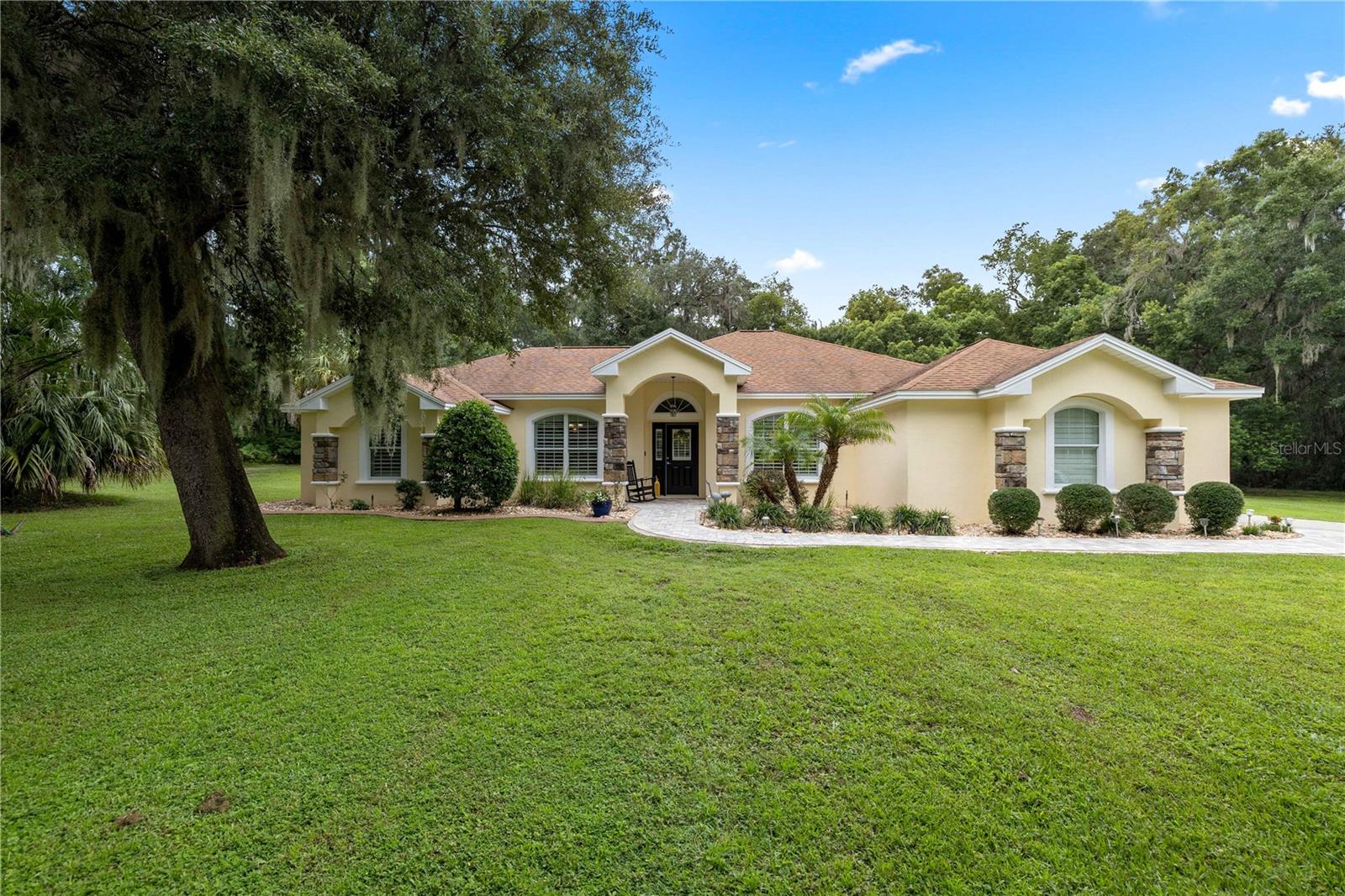Single Family Residence em SUMMERFIELD, FL - Daniel Dourado