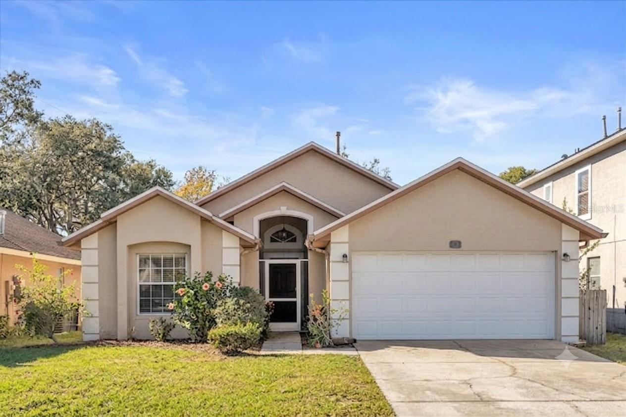 Single Family Residence in DAVENPORT, FL - Daniel Dourado