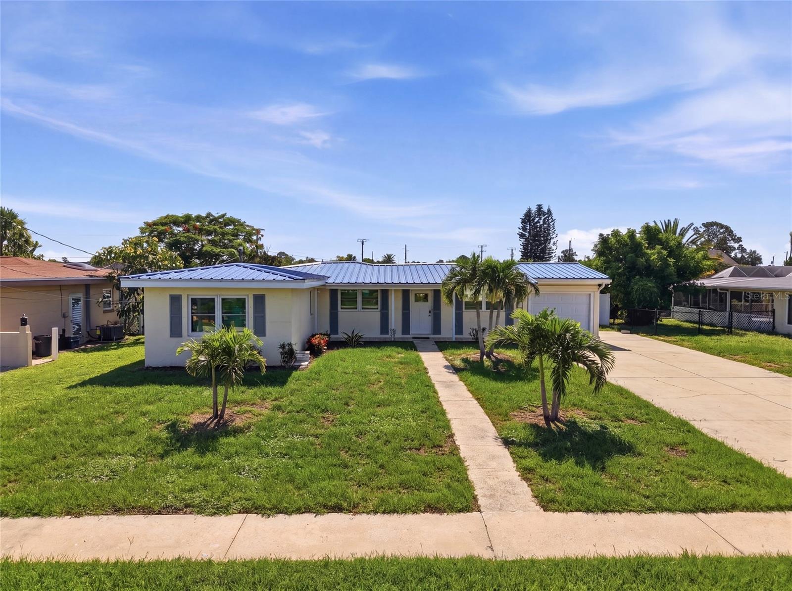 Single Family Residence em PORT CHARLOTTE, FL - Daniel Dourado