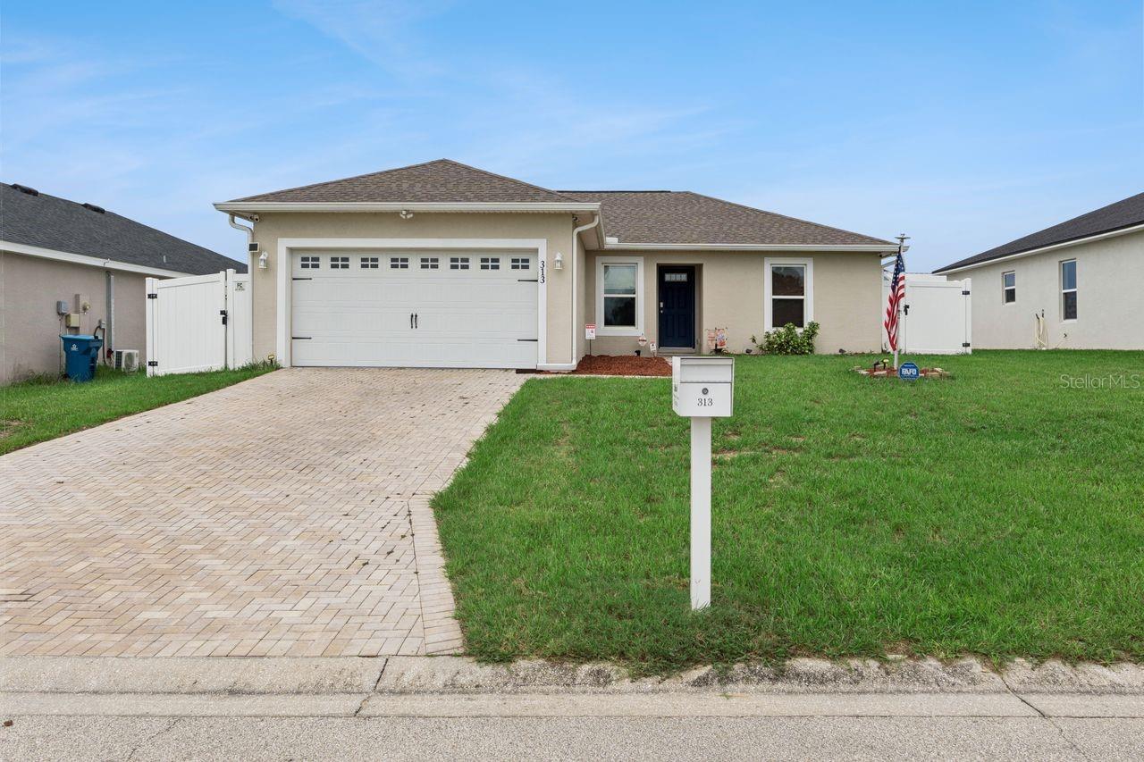 Single Family Residence in LAKE WALES, FL - Daniel Dourado