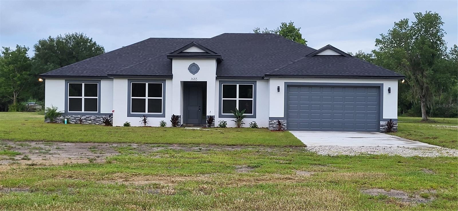 Single Family Residence in GENEVA, FL - Daniel Dourado