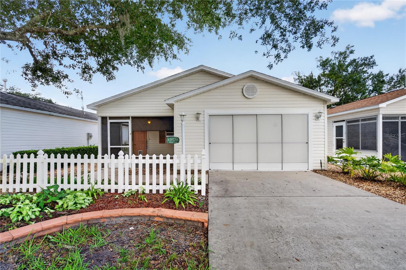 Single Family Residence in THE VILLAGES, FL - Daniel Dourado