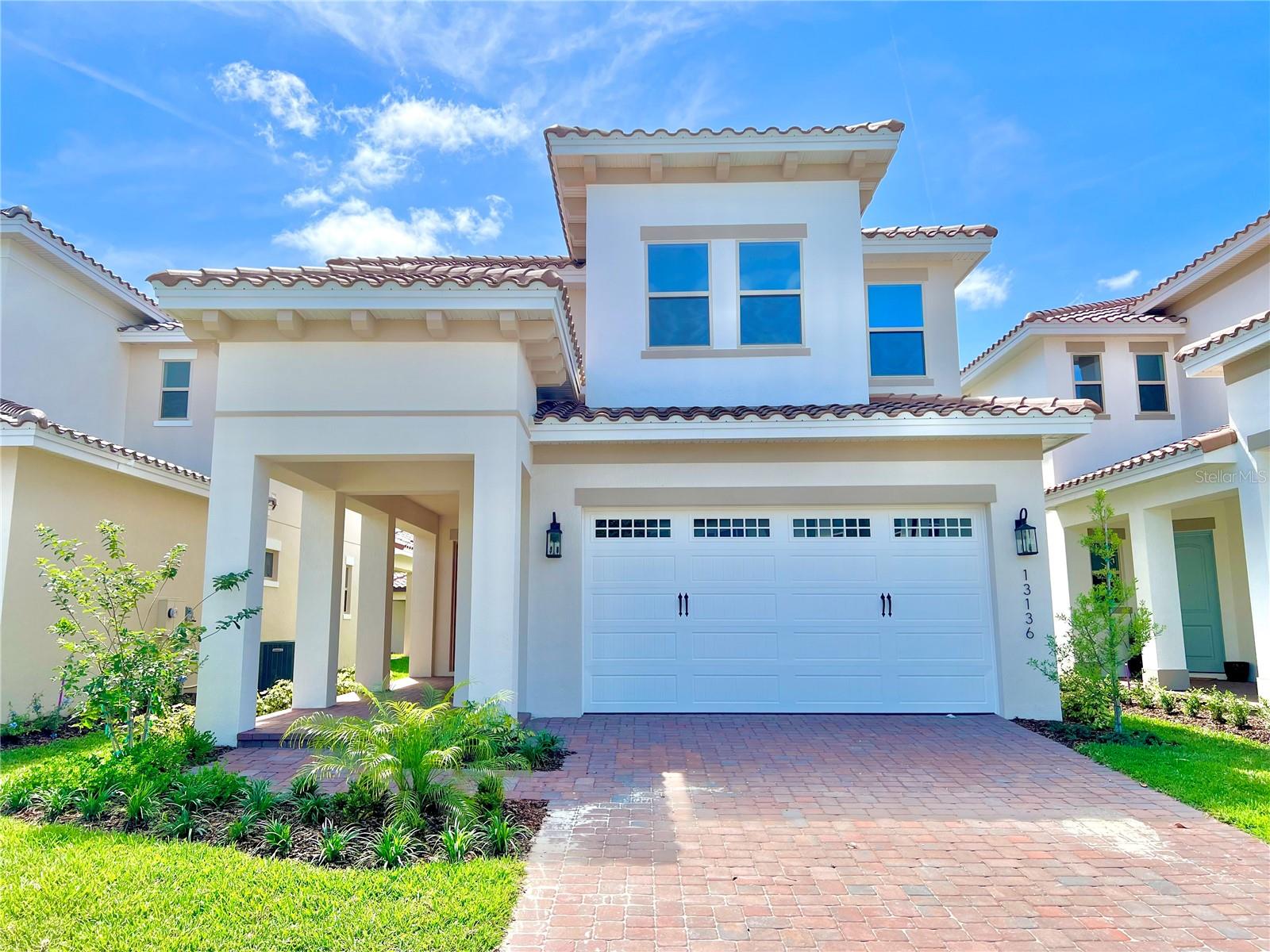 Single Family Residence in ORLANDO, FL - Daniel Dourado