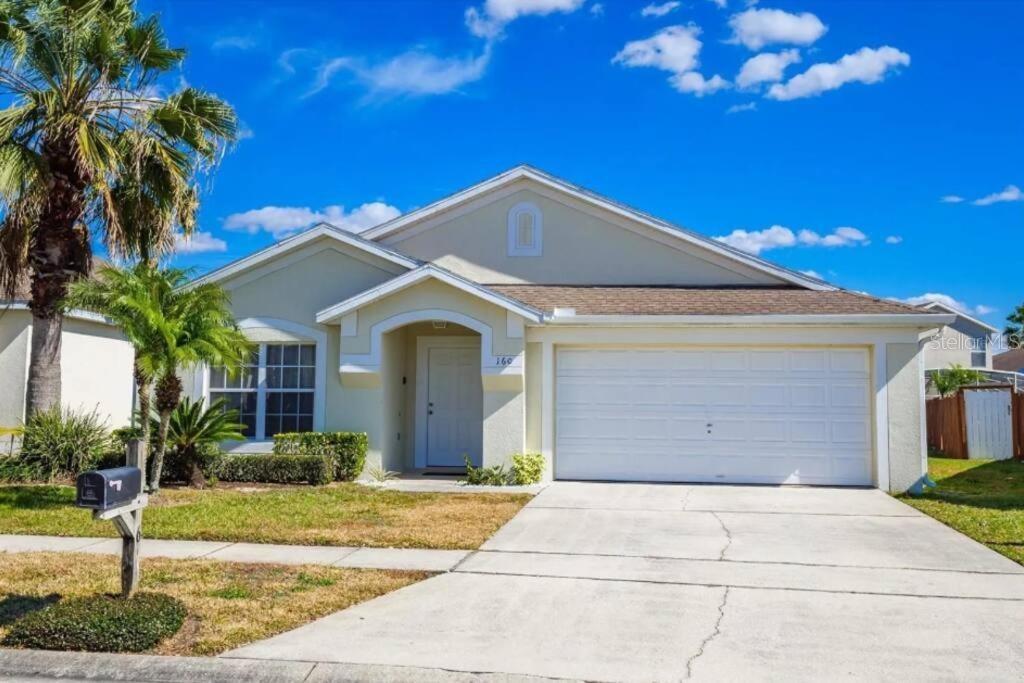 Single Family Residence in DAVENPORT, FL - Daniel Dourado