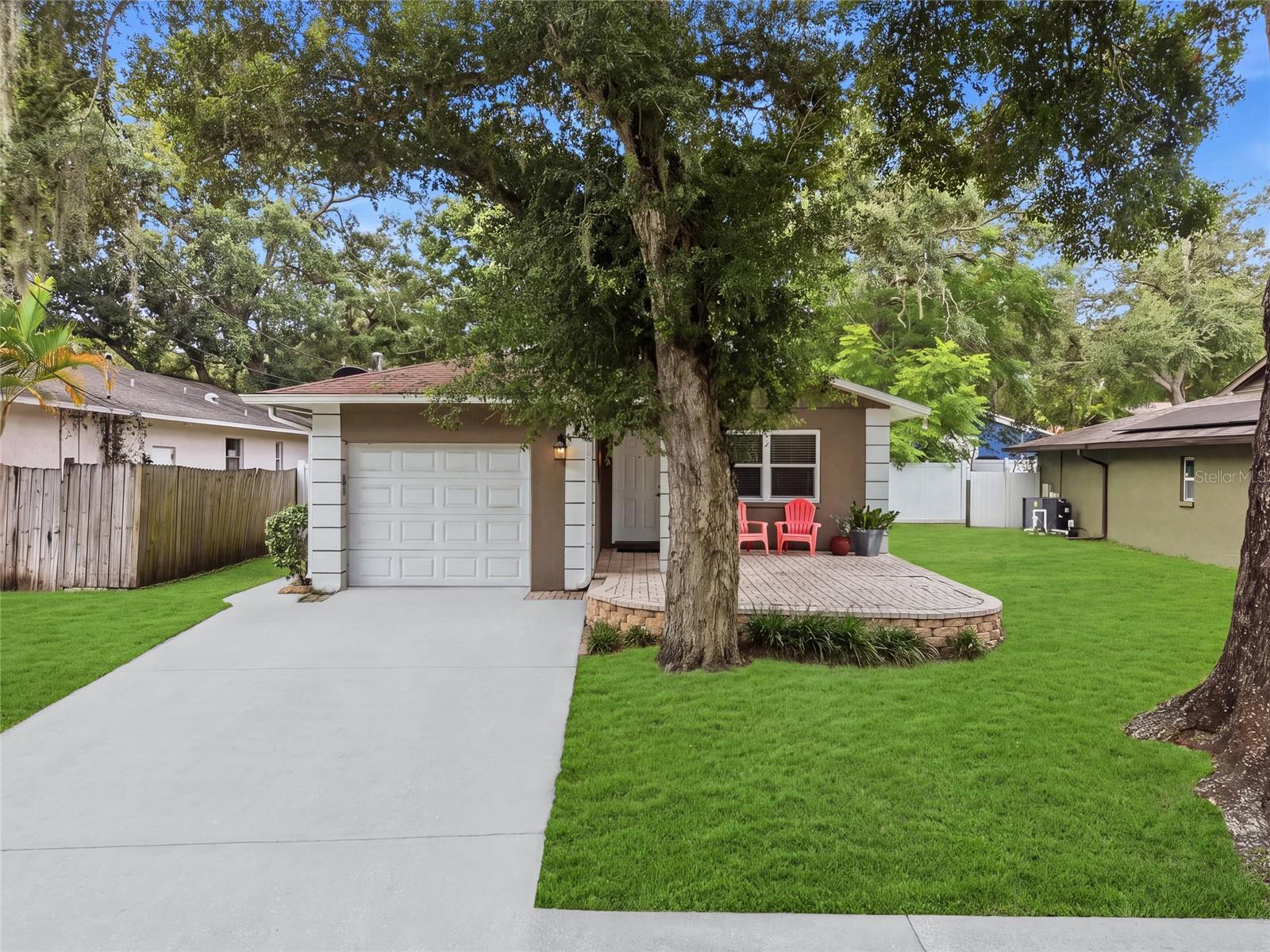 Single Family Residence in SAFETY HARBOR, FL - Daniel Dourado