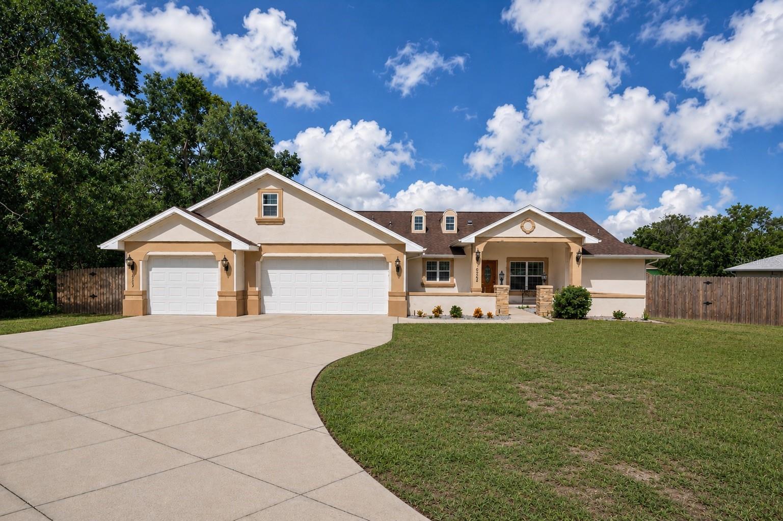 Single Family Residence em SUMMERFIELD, FL - Daniel Dourado
