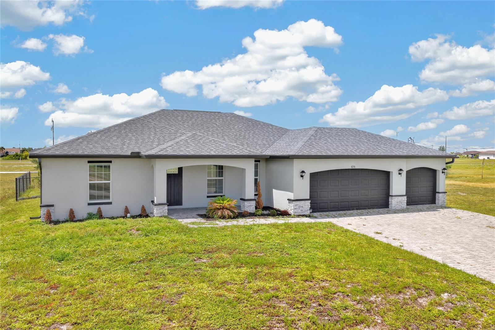 Single Family Residence in CAPE CORAL, FL - Daniel Dourado