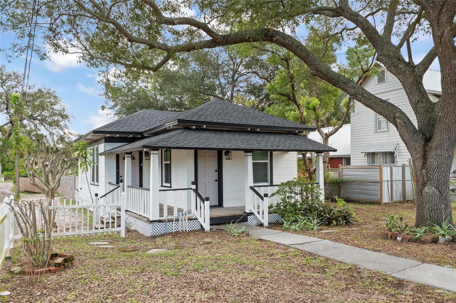 Single Family Residence in TARPON SPRINGS, FL - Daniel Dourado
