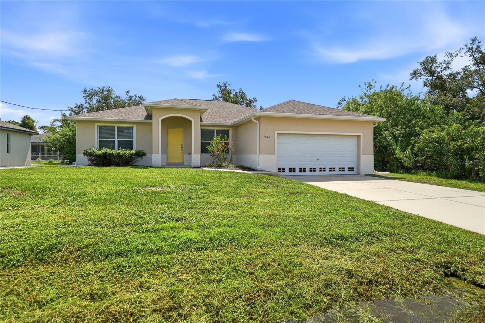 Single Family Residence em PORT CHARLOTTE, FL - Daniel Dourado