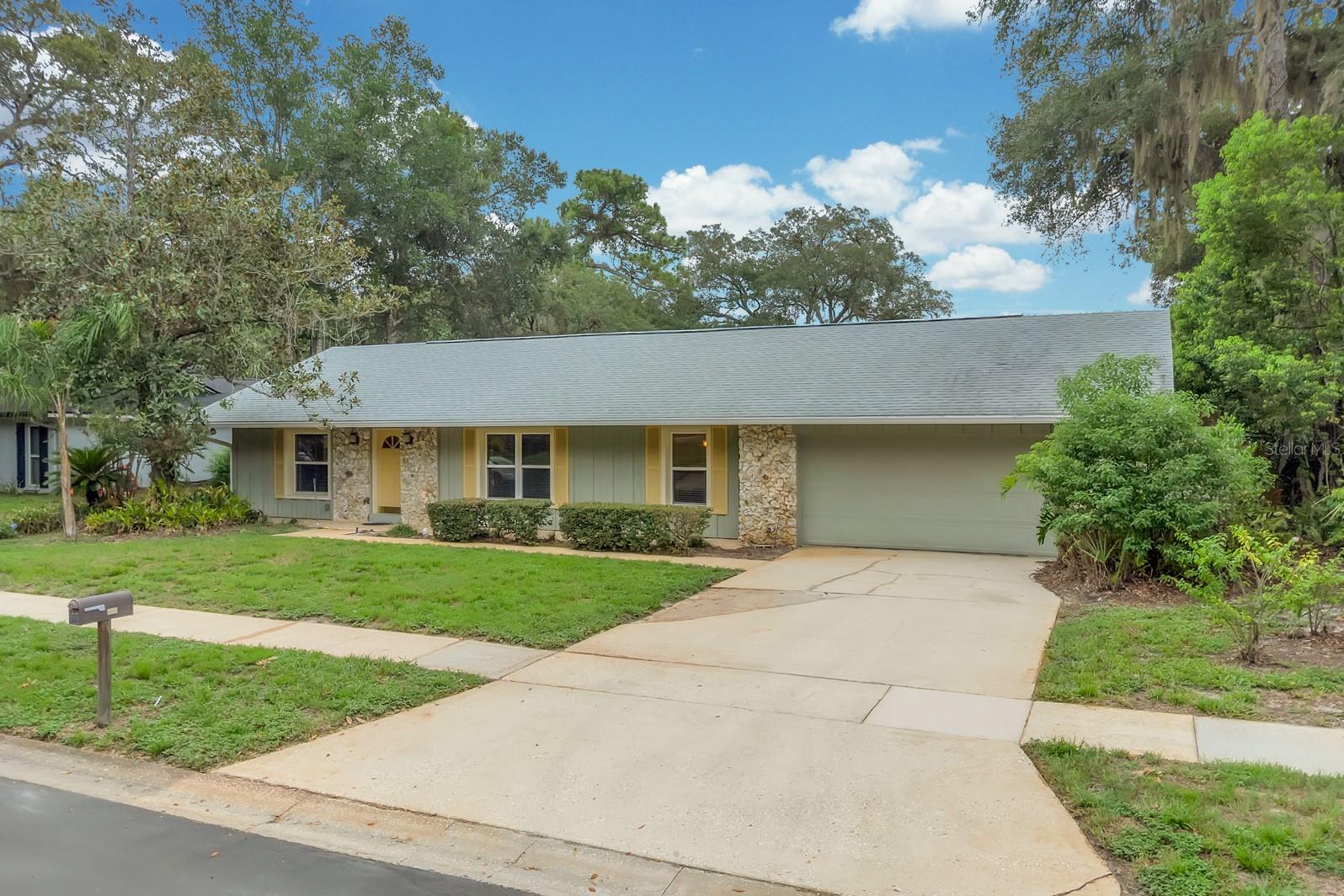 Single Family Residence in LONGWOOD, FL - Daniel Dourado