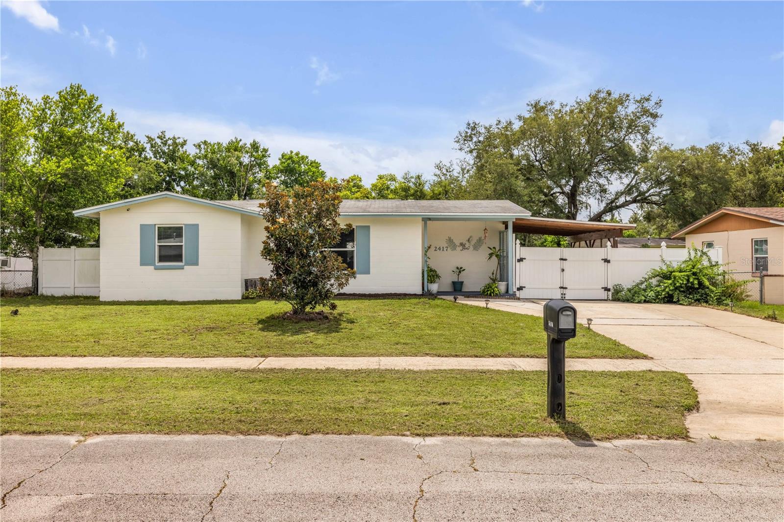 Single Family Residence in DELTONA, FL - Daniel Dourado