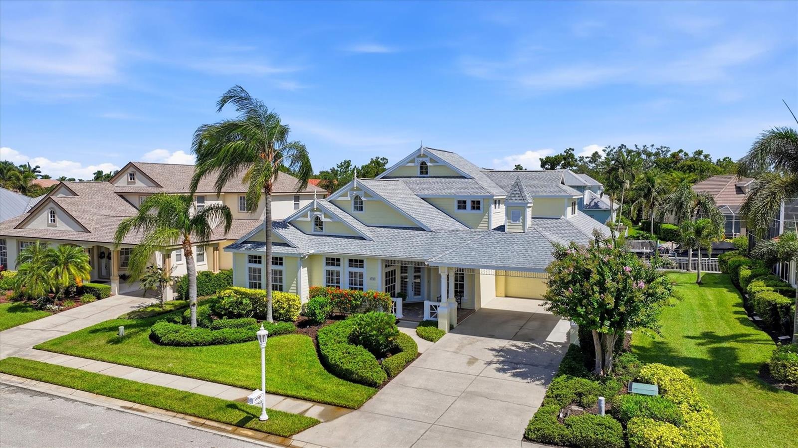 Single Family Residence in BRADENTON, FL - Daniel Dourado