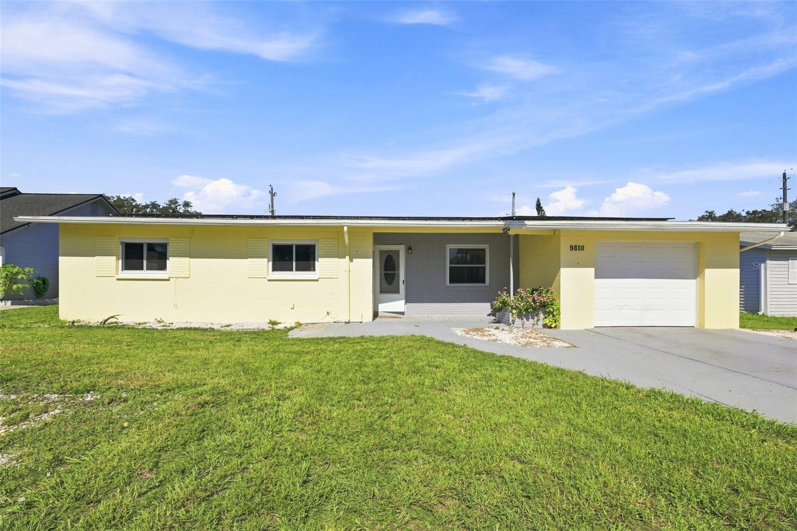Single Family Residence in TEMPLE TERRACE, FL - Daniel Dourado