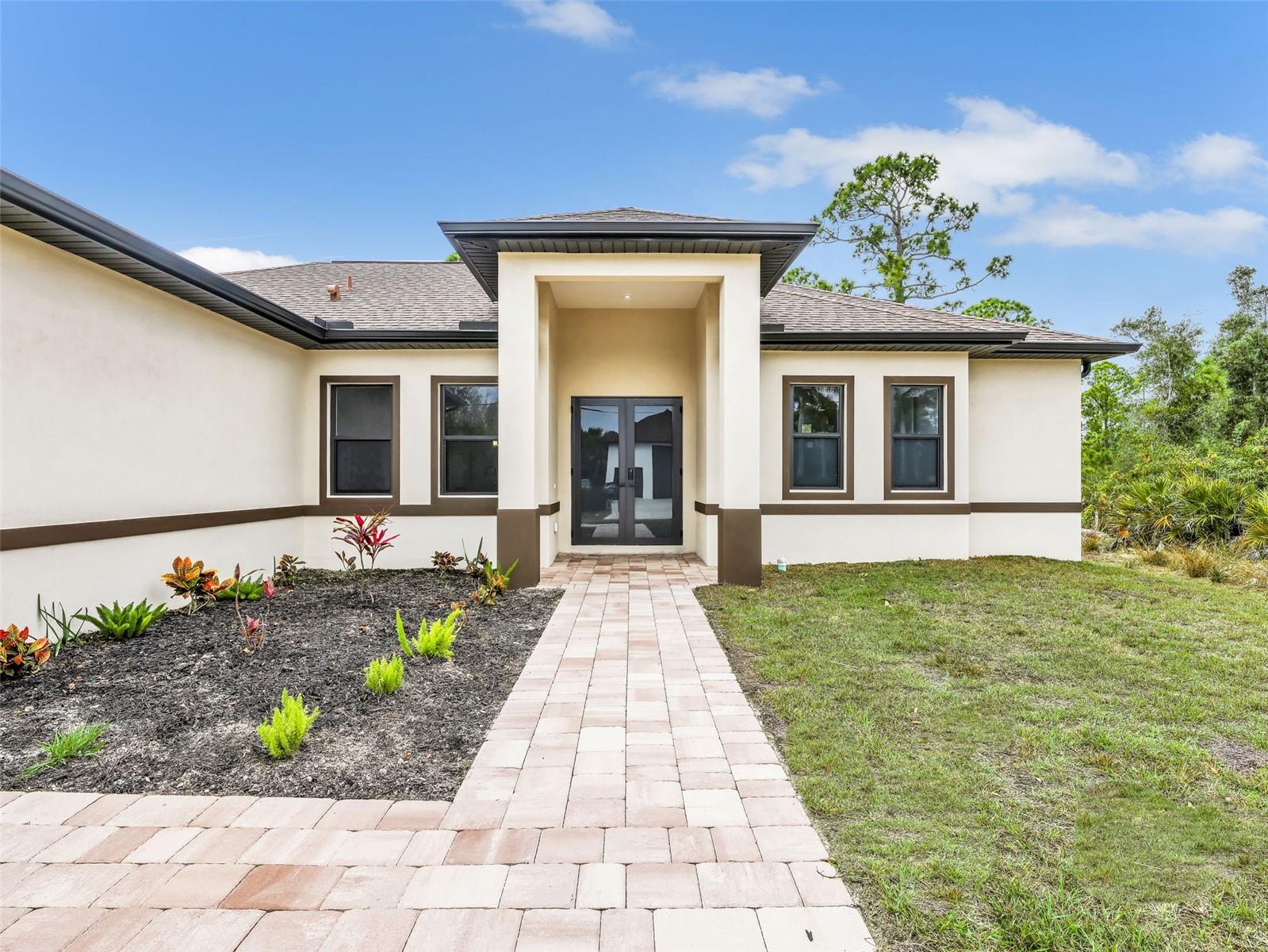 Single Family Residence in ENGLEWOOD, FL - Daniel Dourado