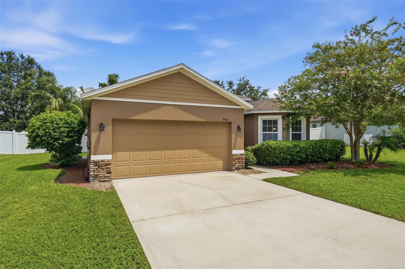 Single Family Residence in DELTONA, FL - Daniel Dourado