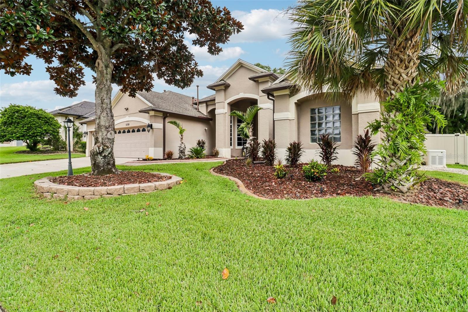 Single Family Residence em OVIEDO, FL - Daniel Dourado