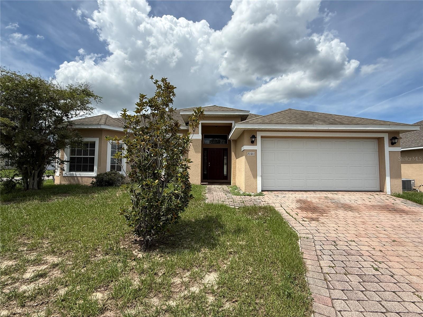 Single Family Residence in ORLANDO, FL - Daniel Dourado