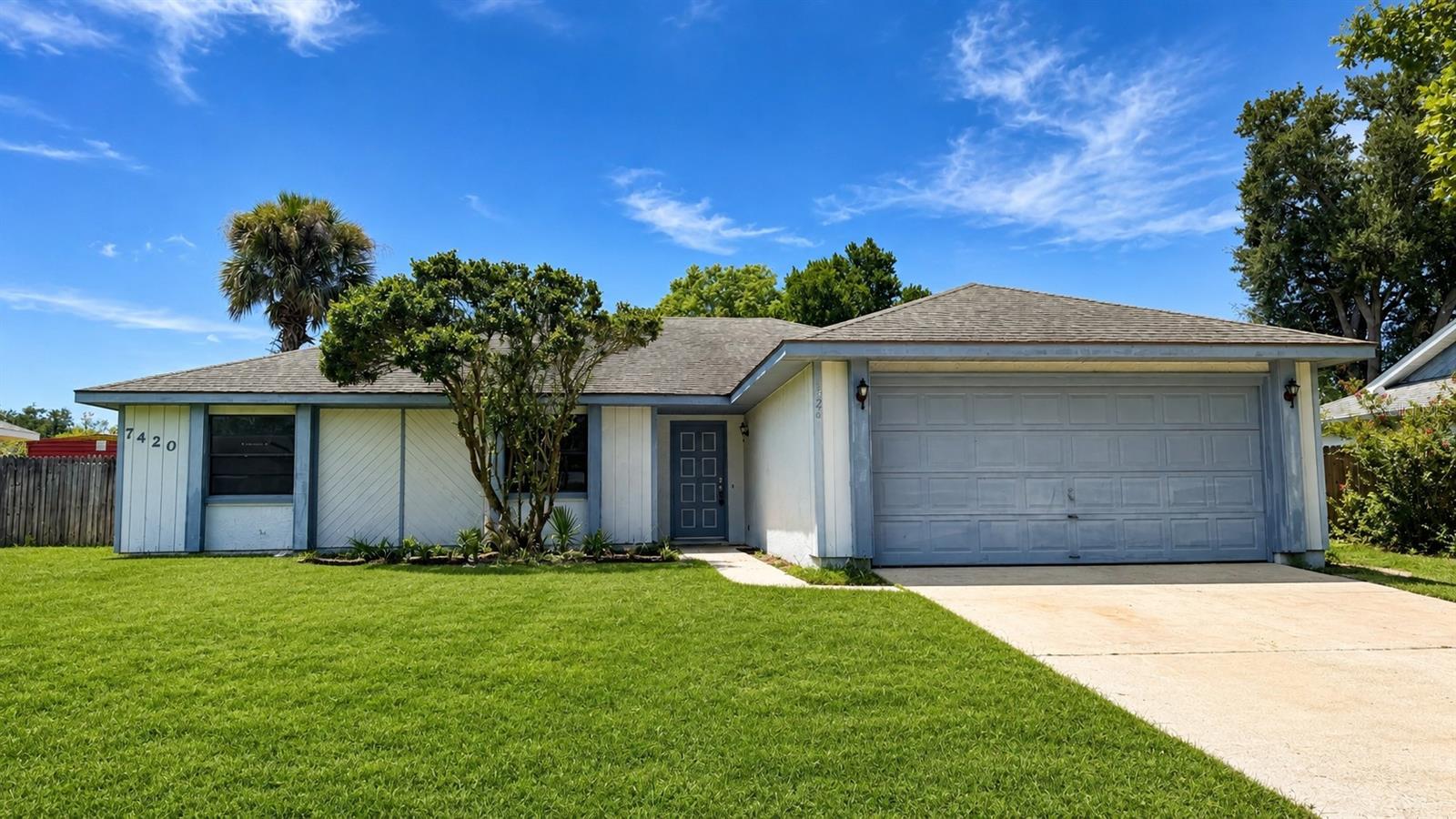 Single Family Residence in ORLANDO, FL - Daniel Dourado