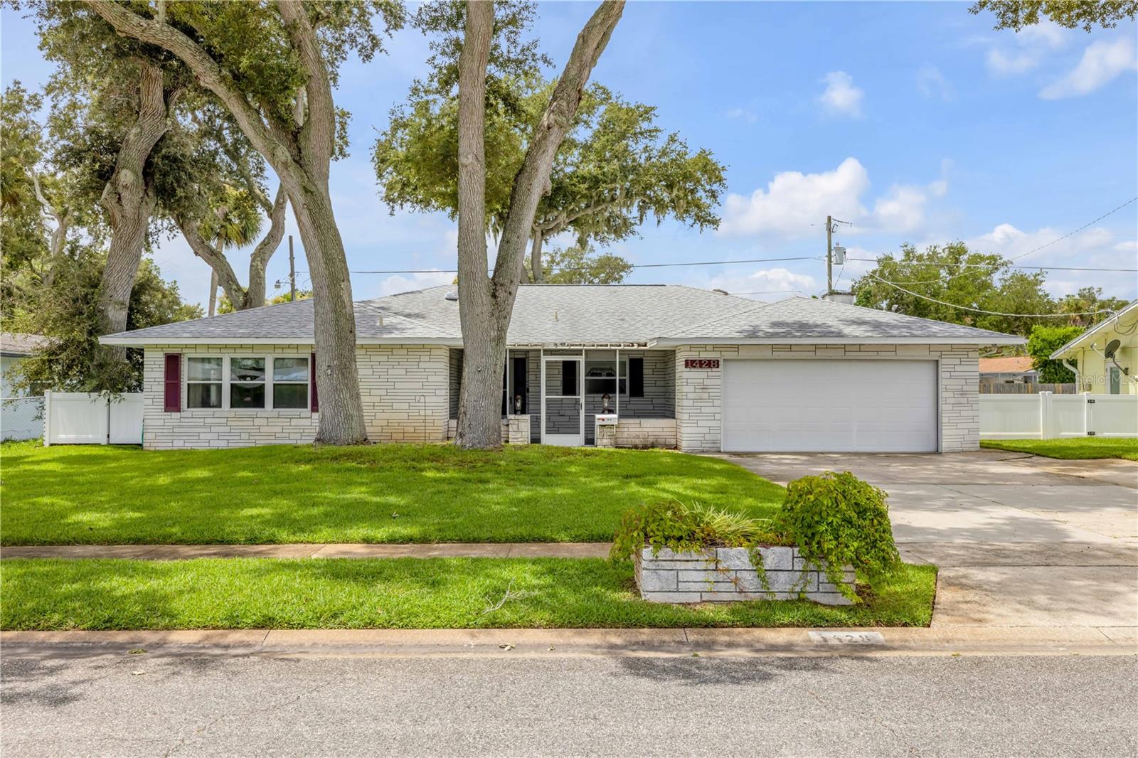 Single Family Residence in DAYTONA BEACH, FL - Daniel Dourado