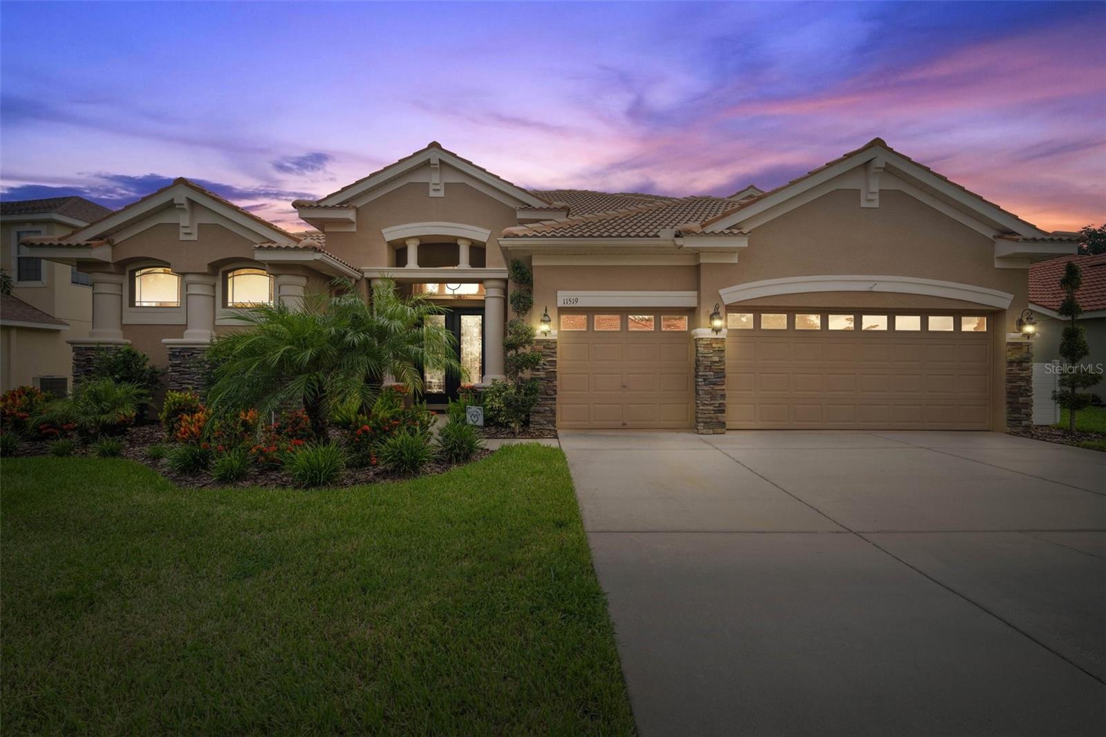 Single Family Residence em NEW PORT RICHEY, FL - Daniel Dourado