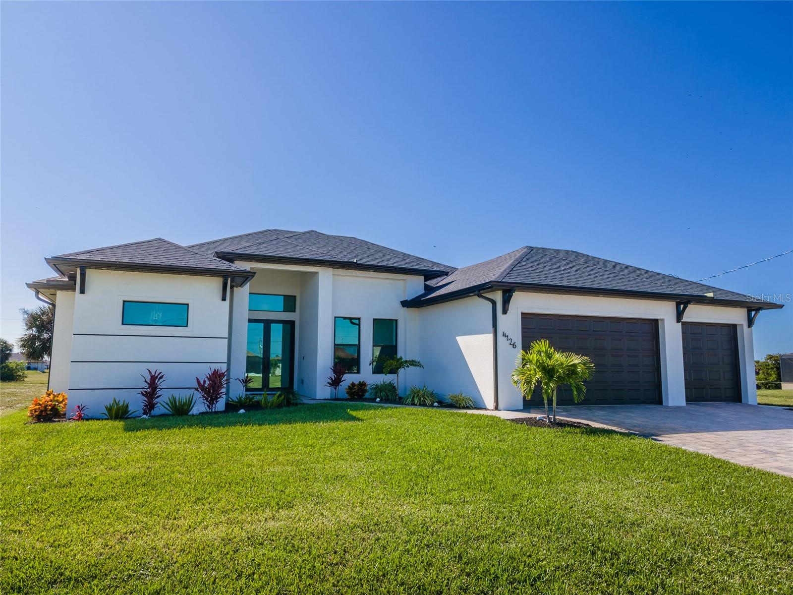 Single Family Residence in CAPE CORAL, FL - Daniel Dourado