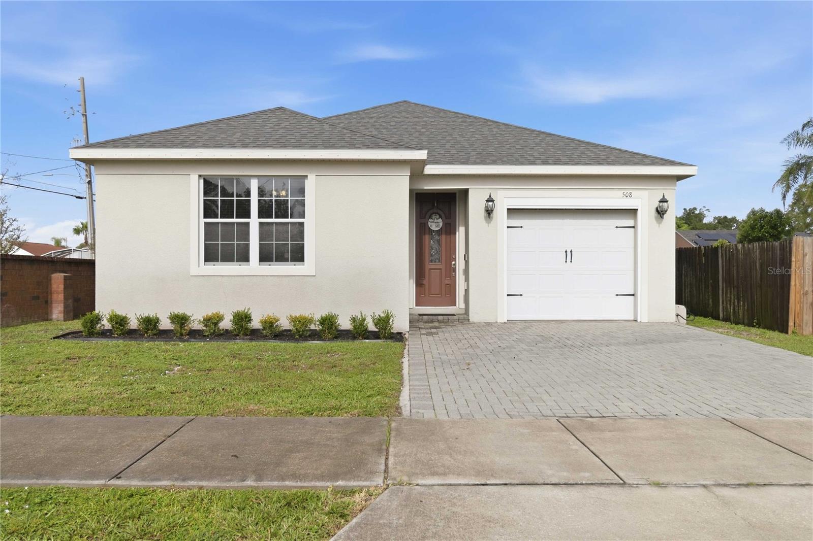 Single Family Residence in ORLANDO, FL - Daniel Dourado