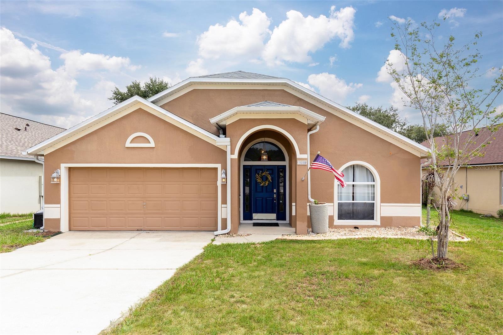 Single Family Residence in GROVELAND, FL - Daniel Dourado