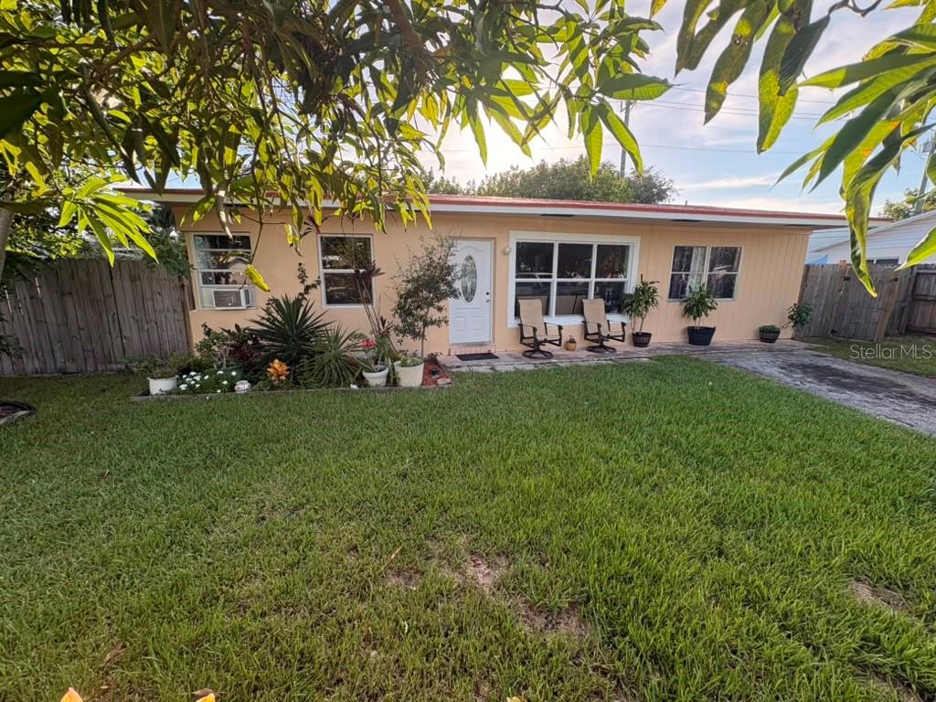 Single Family Residence in POMPANO BEACH, FL - Daniel Dourado