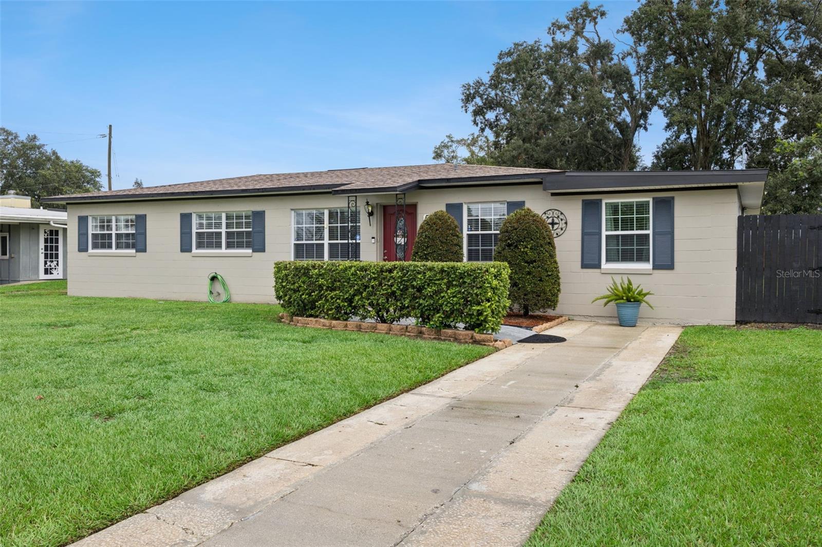 Single Family Residence in ORLANDO, FL - Daniel Dourado