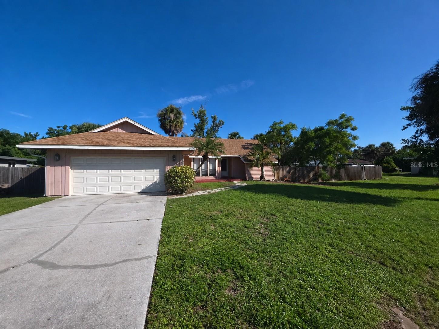 Single Family Residence in VENICE, FL - Daniel Dourado